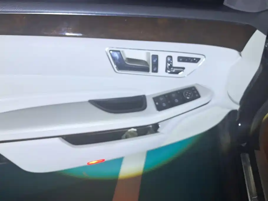 Mercedes-Benz E-Class — миниатюра 7
