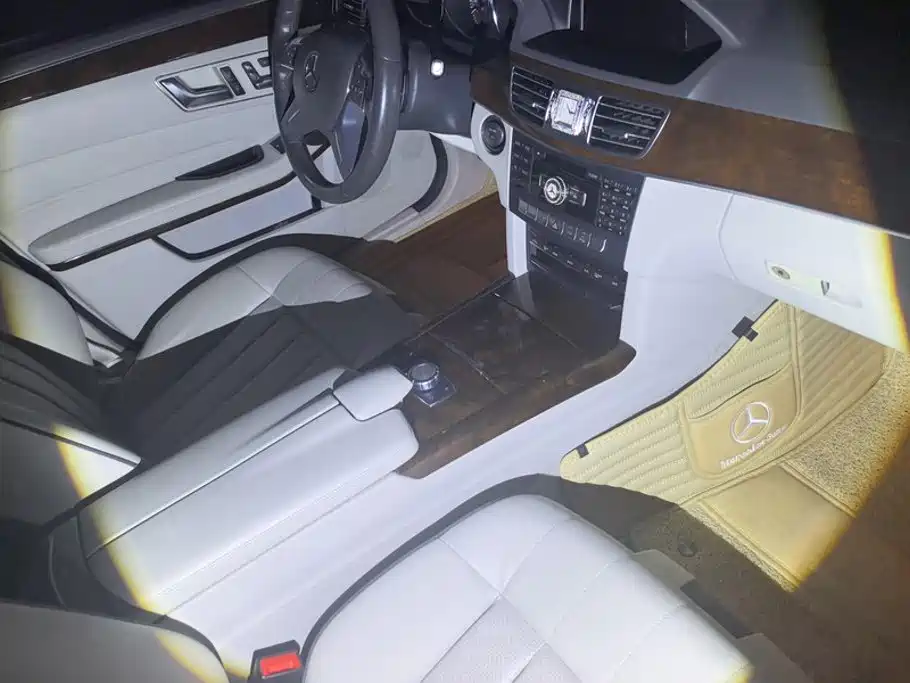 Mercedes-Benz E-Class — миниатюра 16