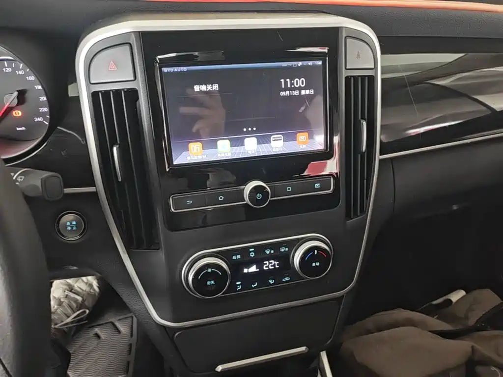 BYD MAX — миниатюра 13