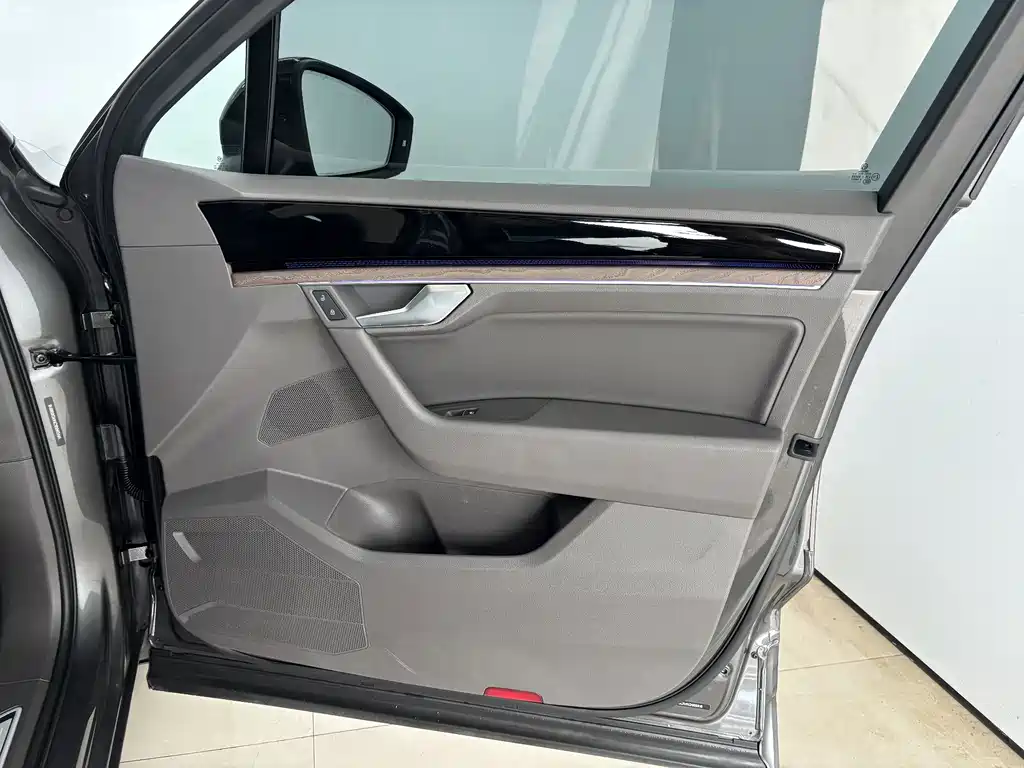 Volkswagen Touareg — миниатюра 26