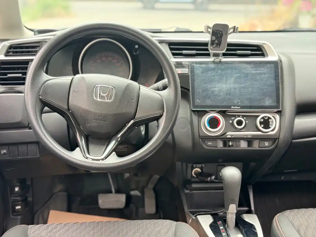 Honda Fit — миниатюра 8
