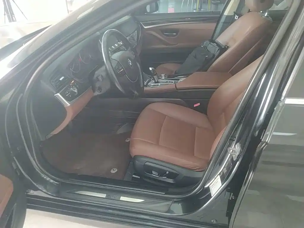 BMW 5 Series — миниатюра 15