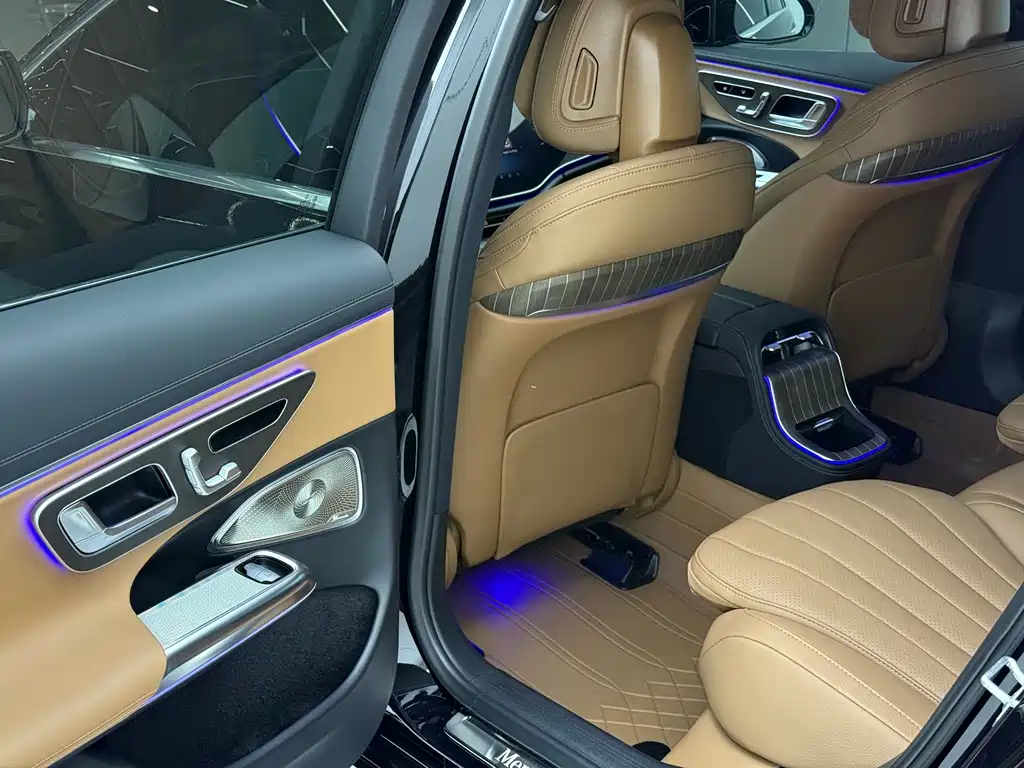 Mercedes-Benz E-Class — миниатюра 8