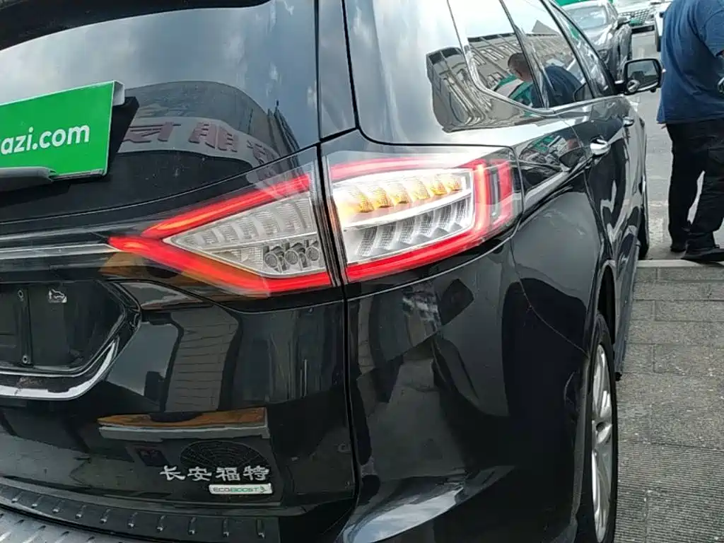 Ford Edge — миниатюра 8