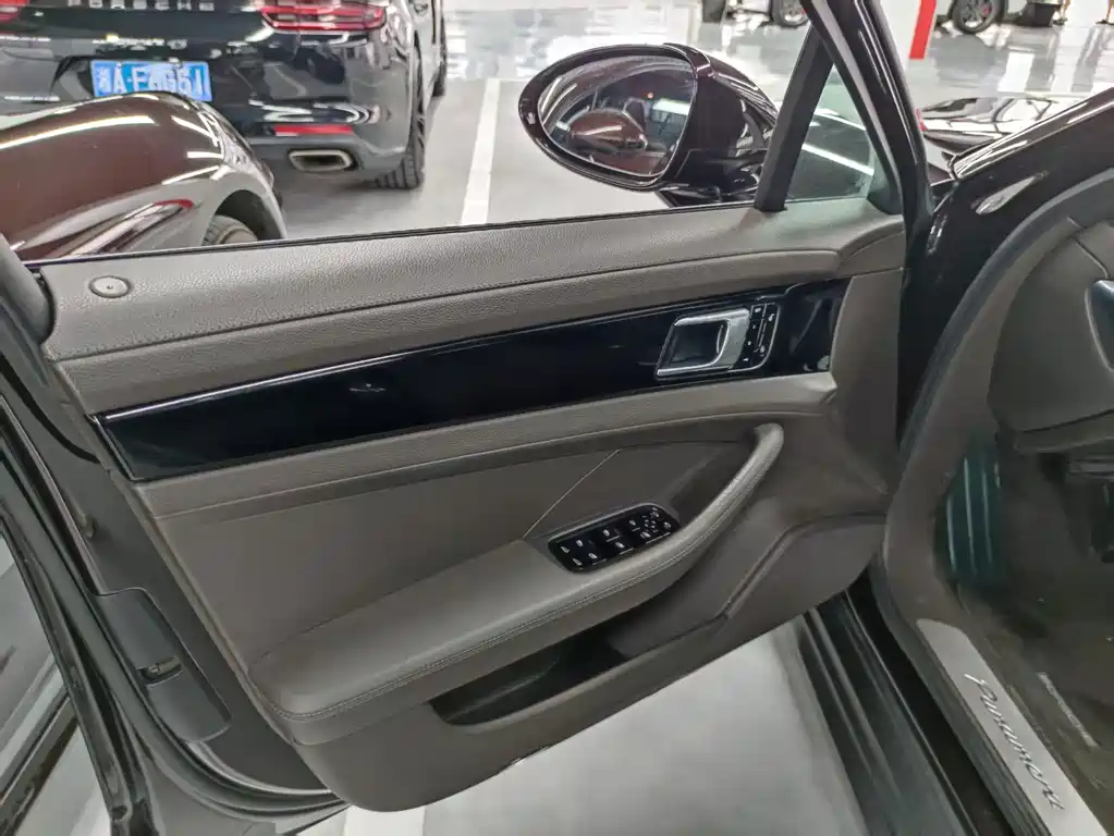 Porsche Panamera — миниатюра 5