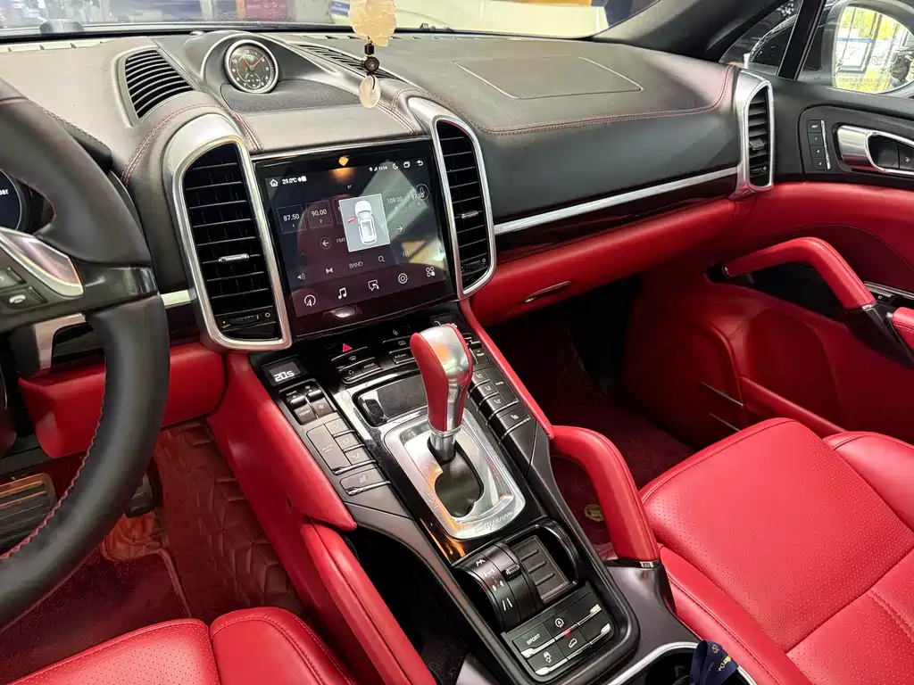 Porsche Cayenne — миниатюра 9