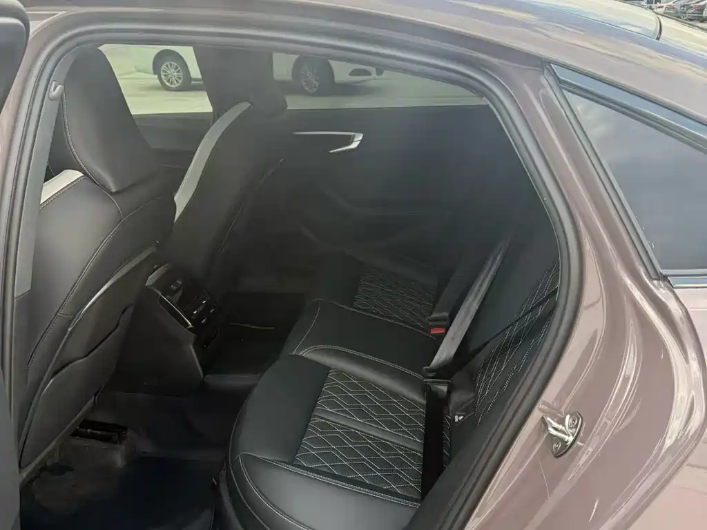 Audi A5L — миниатюра 6