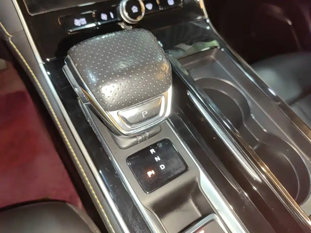 Roewe i6 MAX New Energy — миниатюра 14