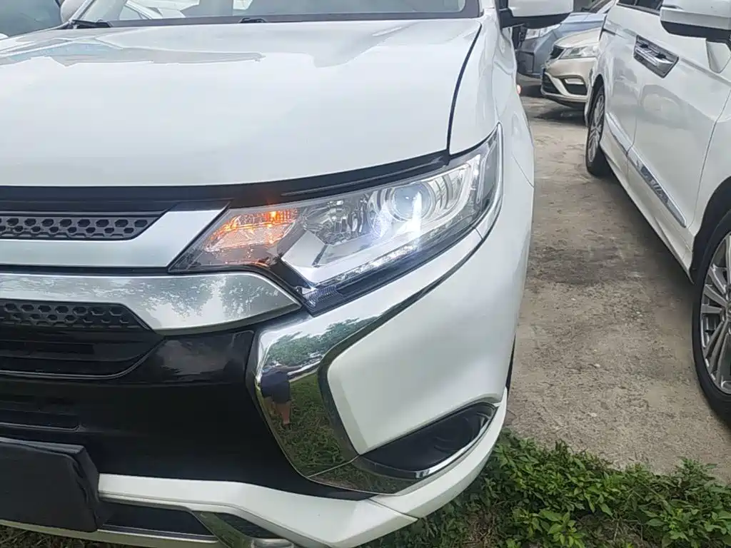 Mitsubishi Outlander — миниатюра 24