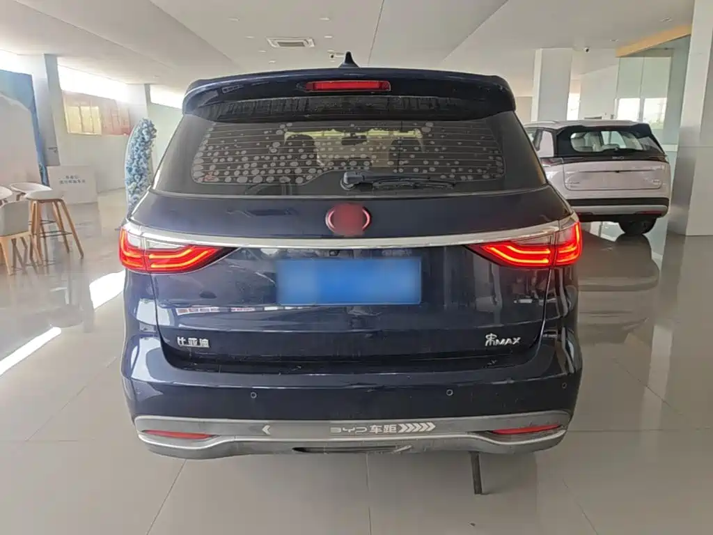 BYD MAX — миниатюра 6