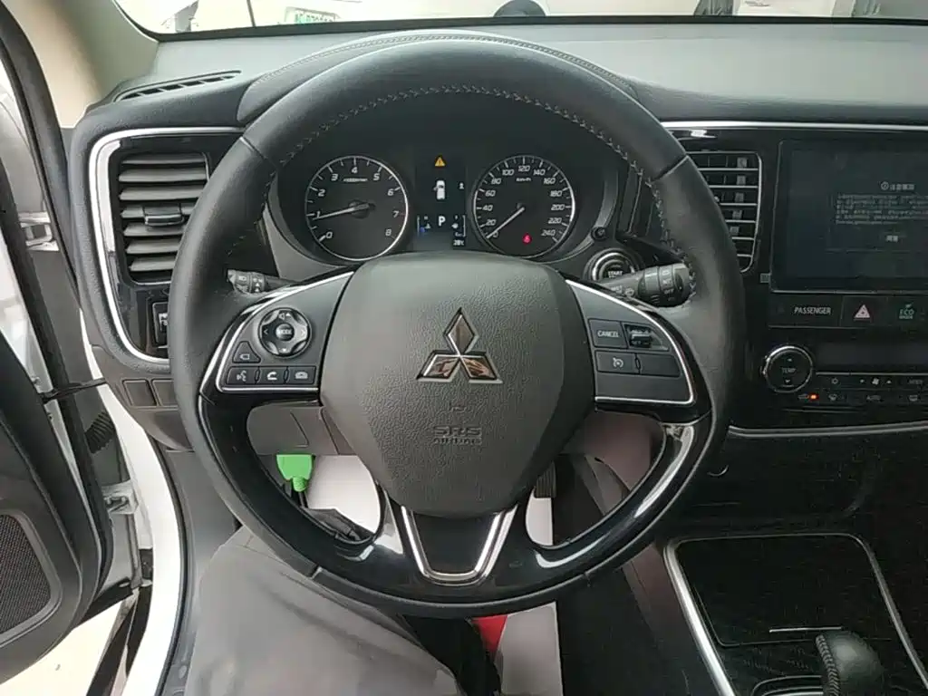 Mitsubishi Outlander — миниатюра 11