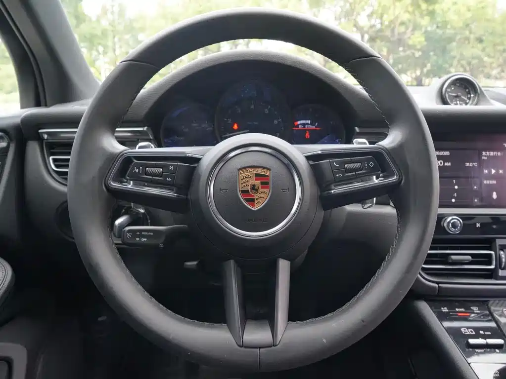 Porsche Macan — миниатюра 8