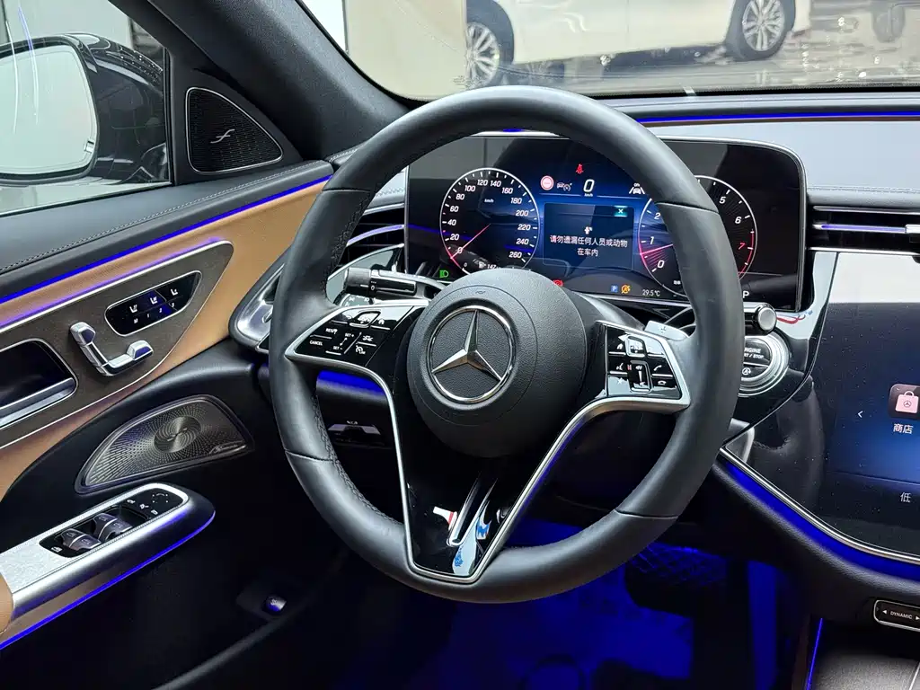 Mercedes-Benz E-Class — миниатюра 7