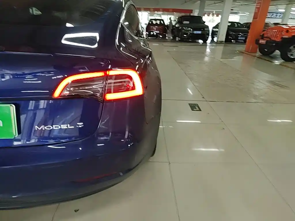 Tesla Model 3 — миниатюра 8