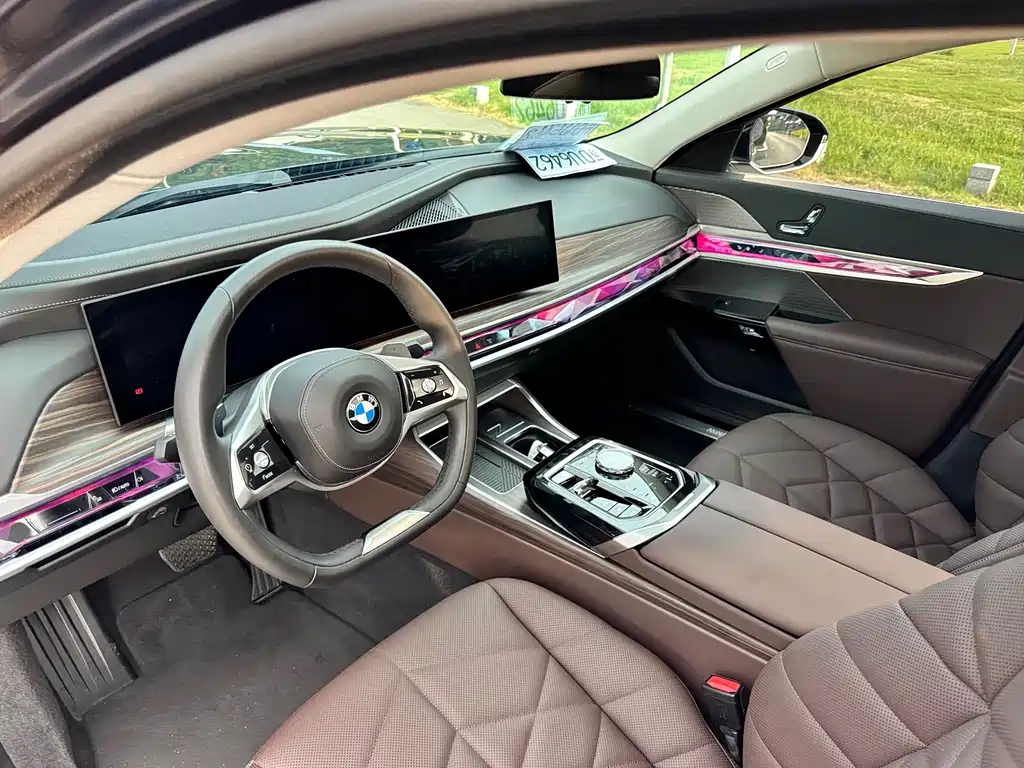 BMW 7 Series — миниатюра 17