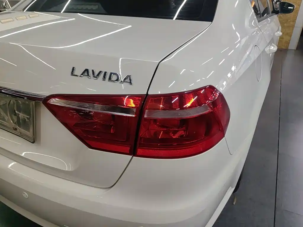 Volkswagen Lavida 2013 1.6L AT