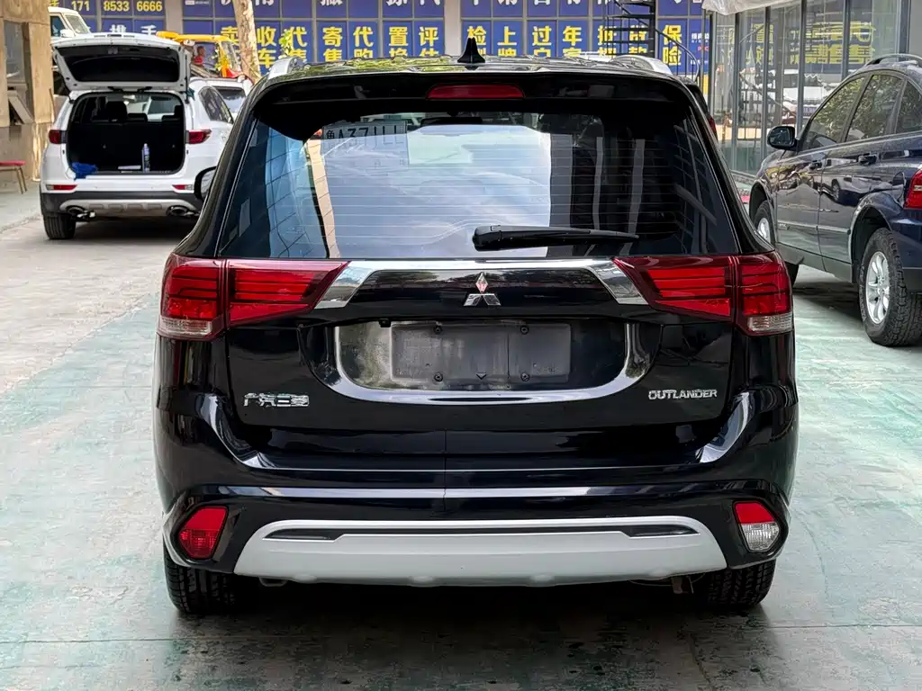 Mitsubishi Outlander — миниатюра 5