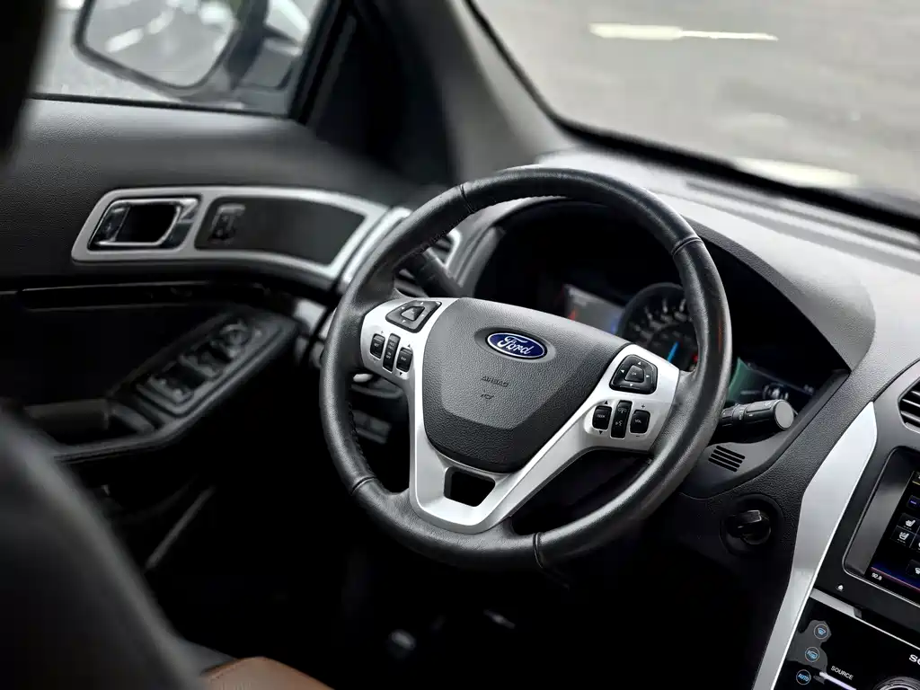 Ford Explorer (Import) — миниатюра 10