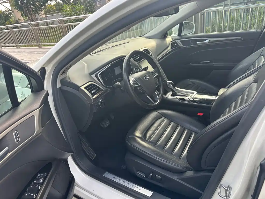 Ford Mondeo — миниатюра 7