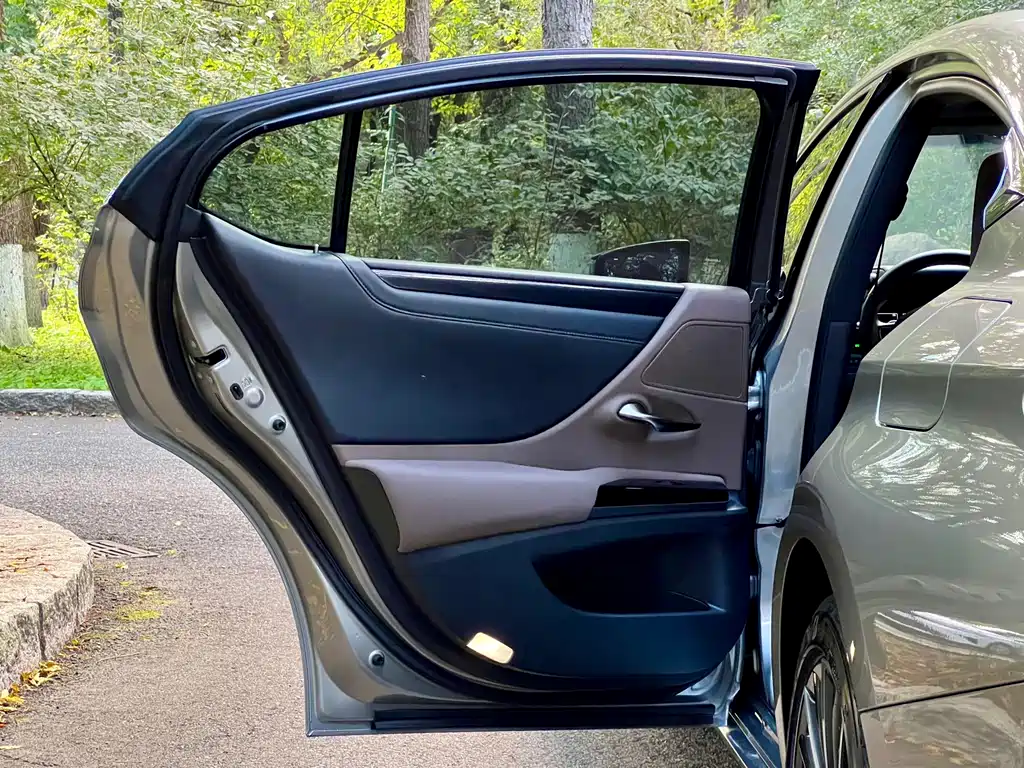 Lexus ES — миниатюра 22