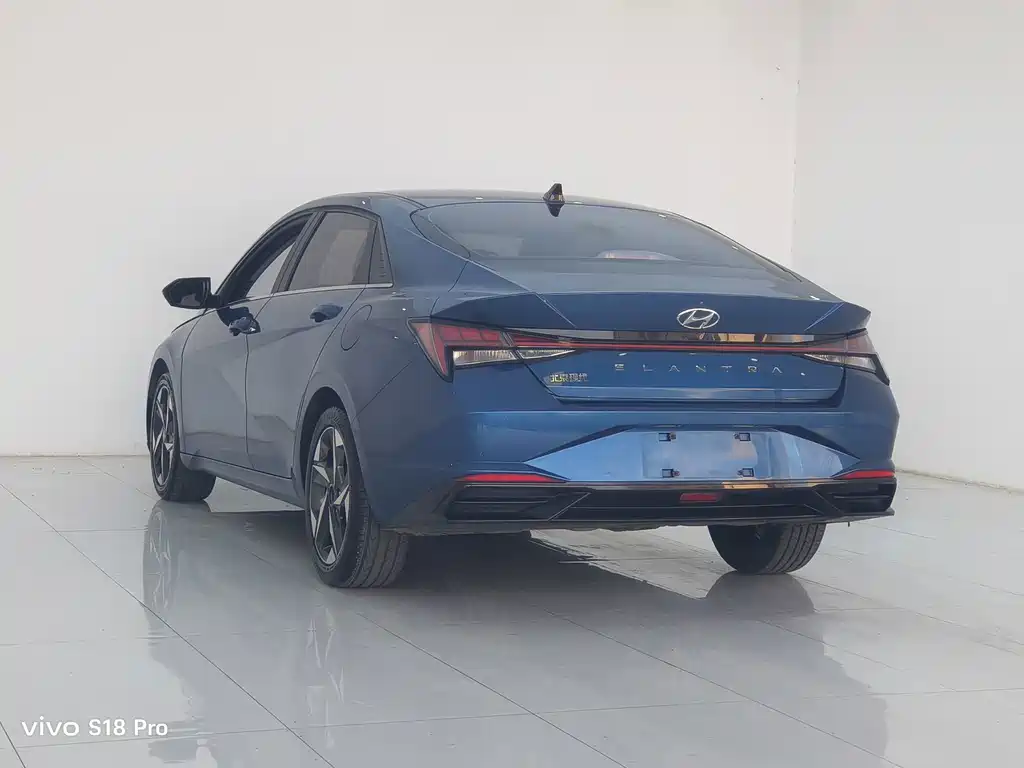 Hyundai Elantra — миниатюра 12