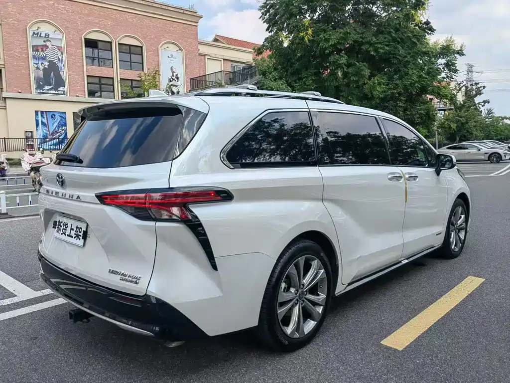 Toyota Sienna — миниатюра 9