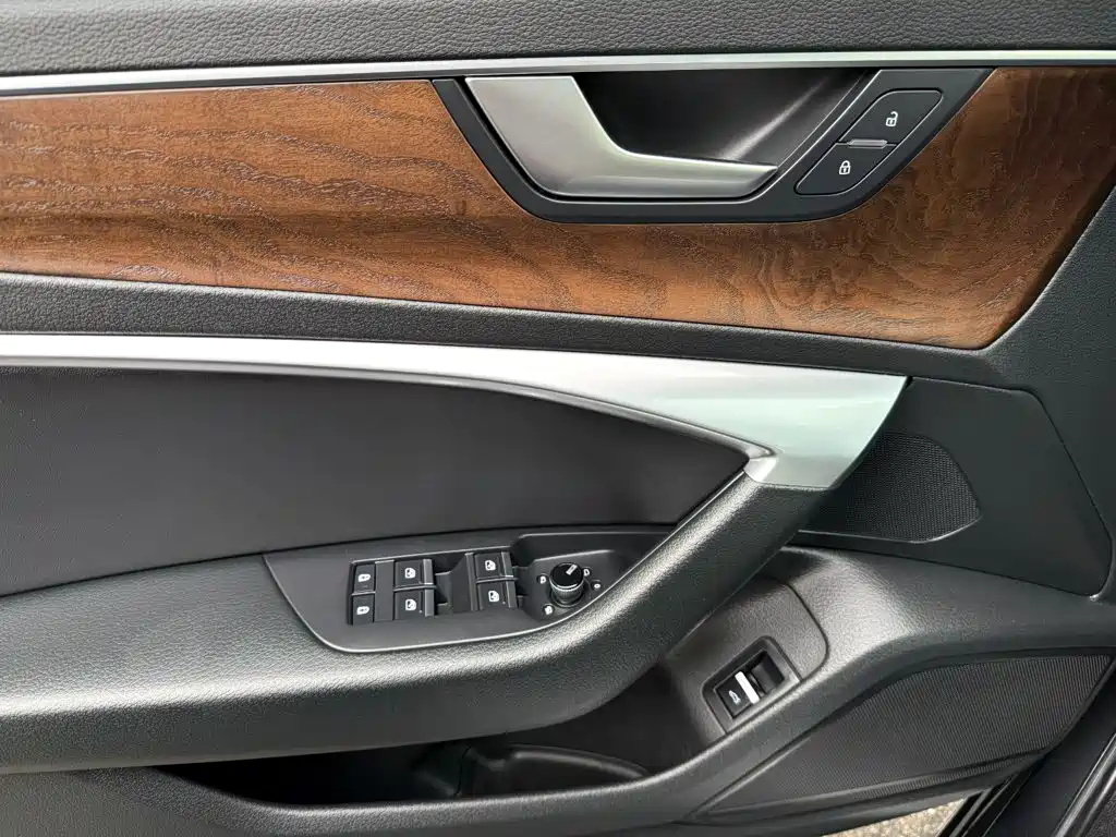 Audi A6L — миниатюра 10