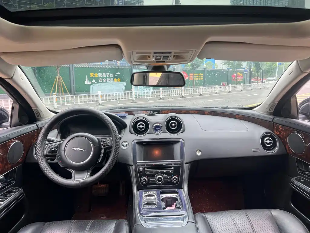 Jaguar XJ — миниатюра 8