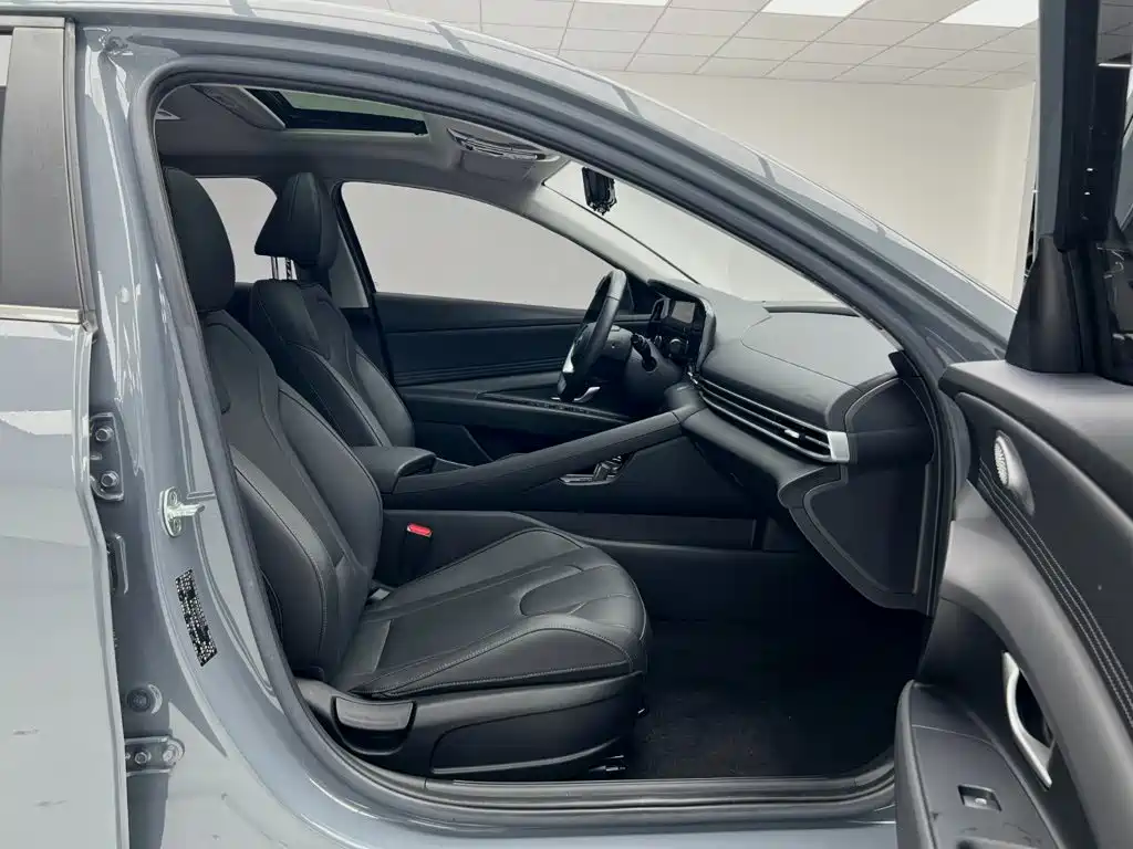 Hyundai Elantra — миниатюра 8