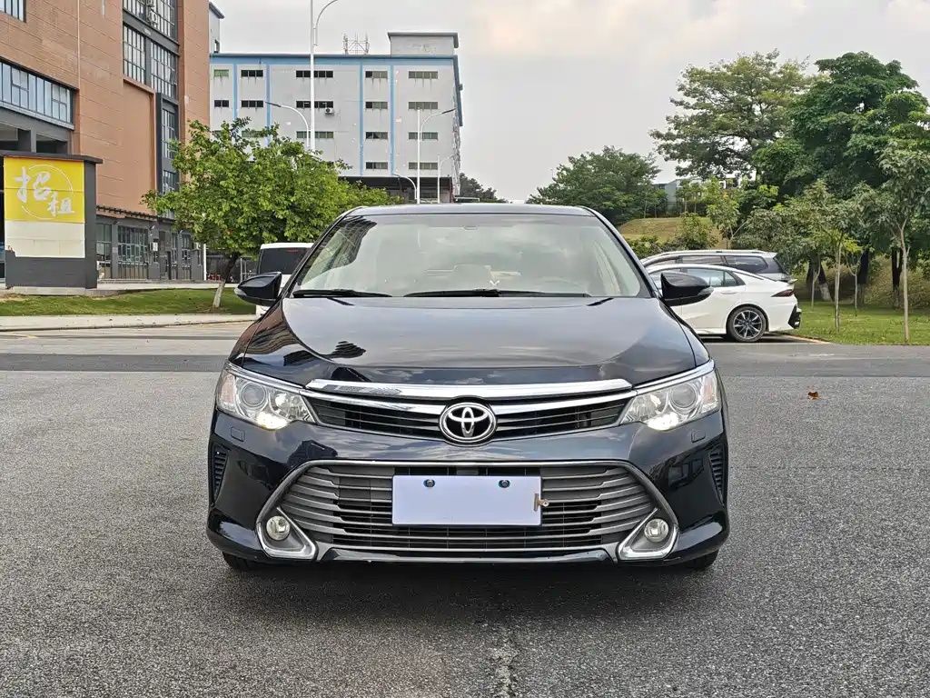 Toyota Camry — миниатюра 2