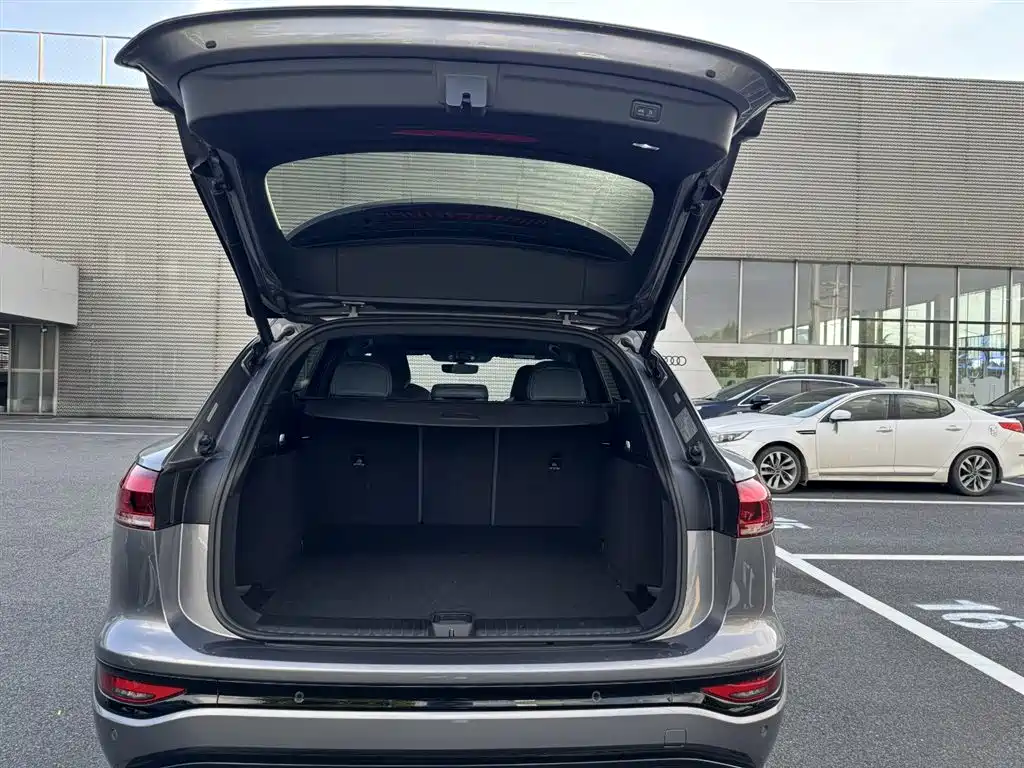 Audi Q6L e-tron
