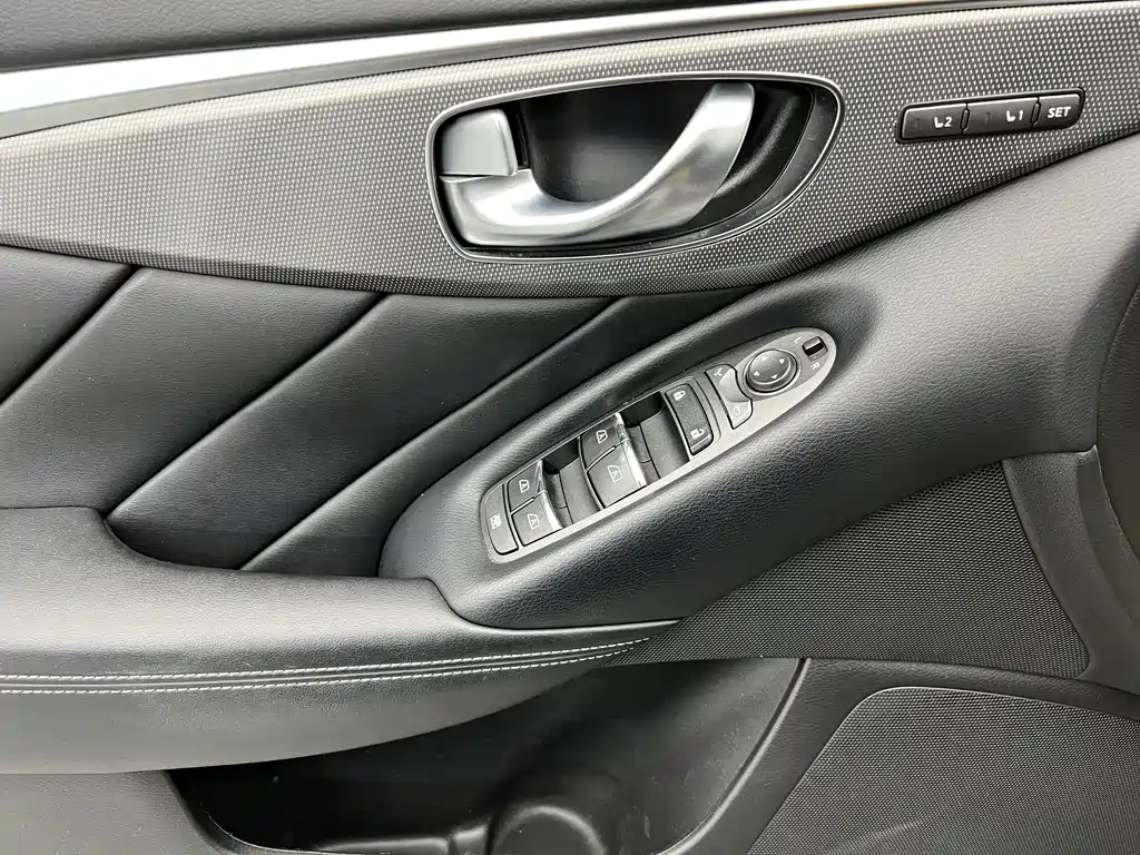 Infiniti Q50 2014 3.7L Comfort