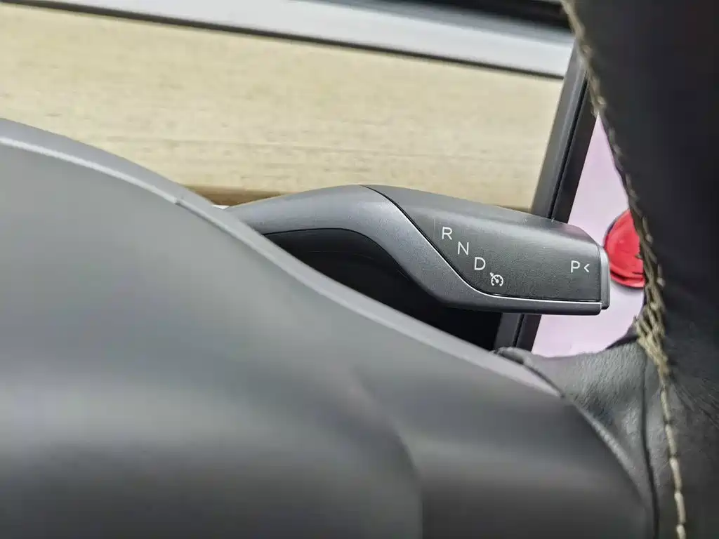 Tesla Model 3 — миниатюра 13