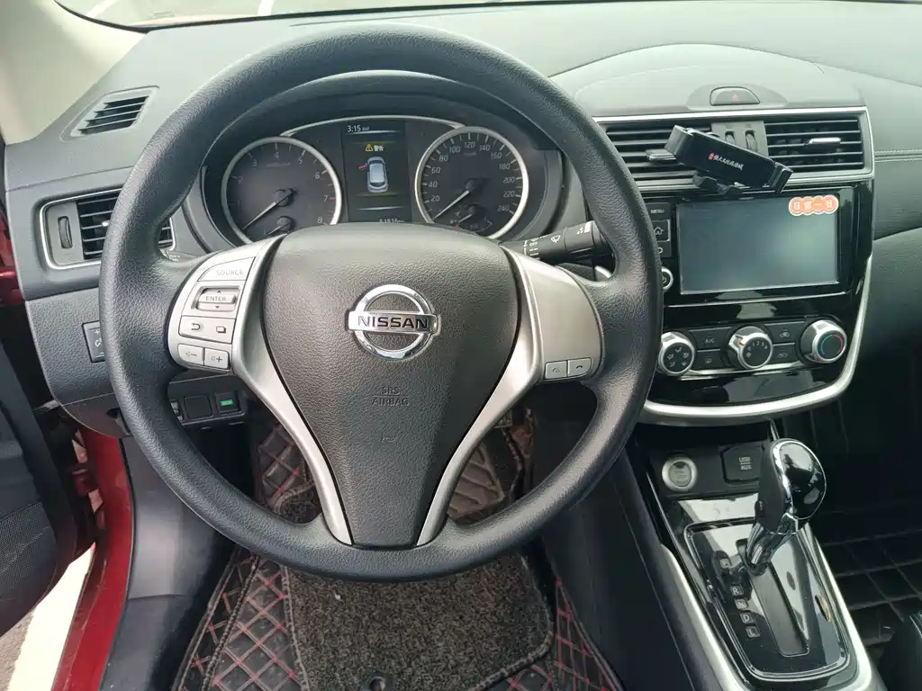 Nissan Tiida — миниатюра 8