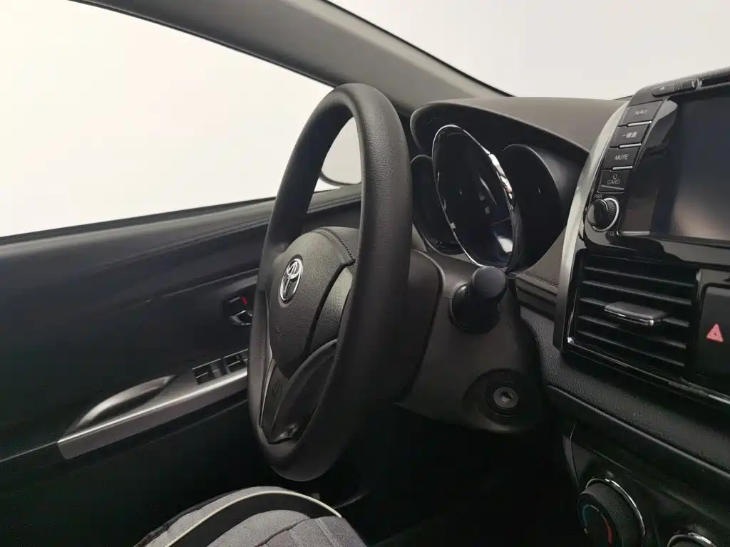 Toyota Yaris L — миниатюра 22