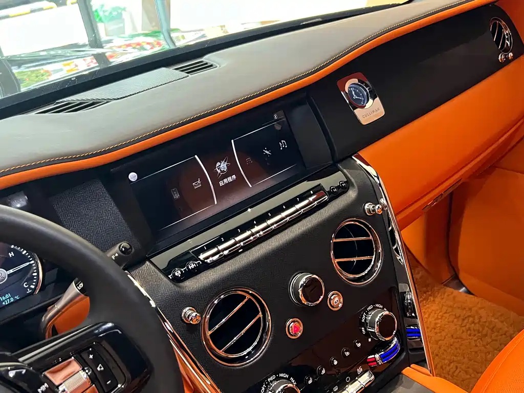 Rolls-Royce Cullinan — миниатюра 11