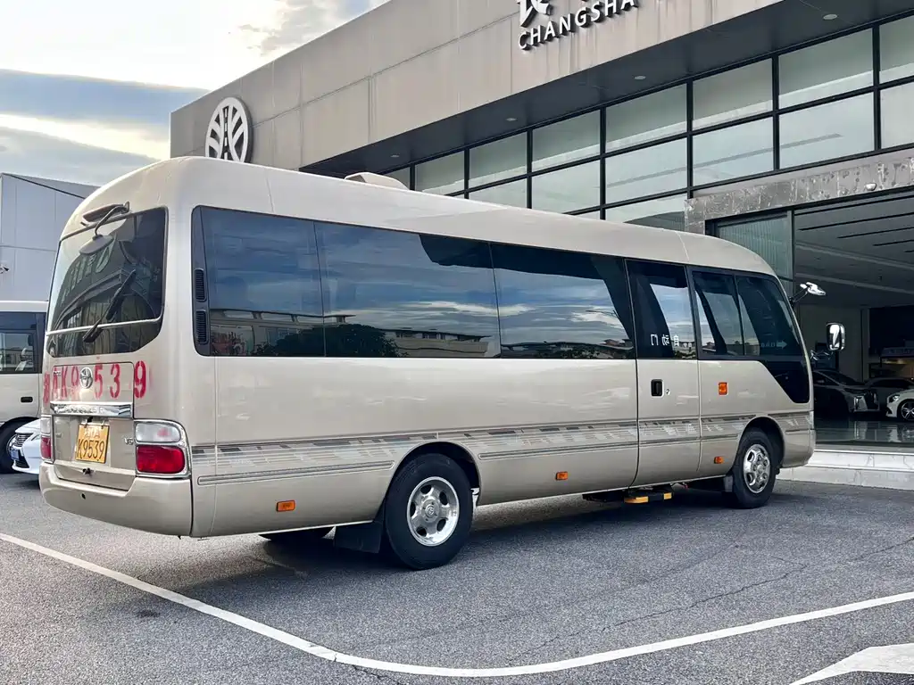 Toyota Coaster — миниатюра 4