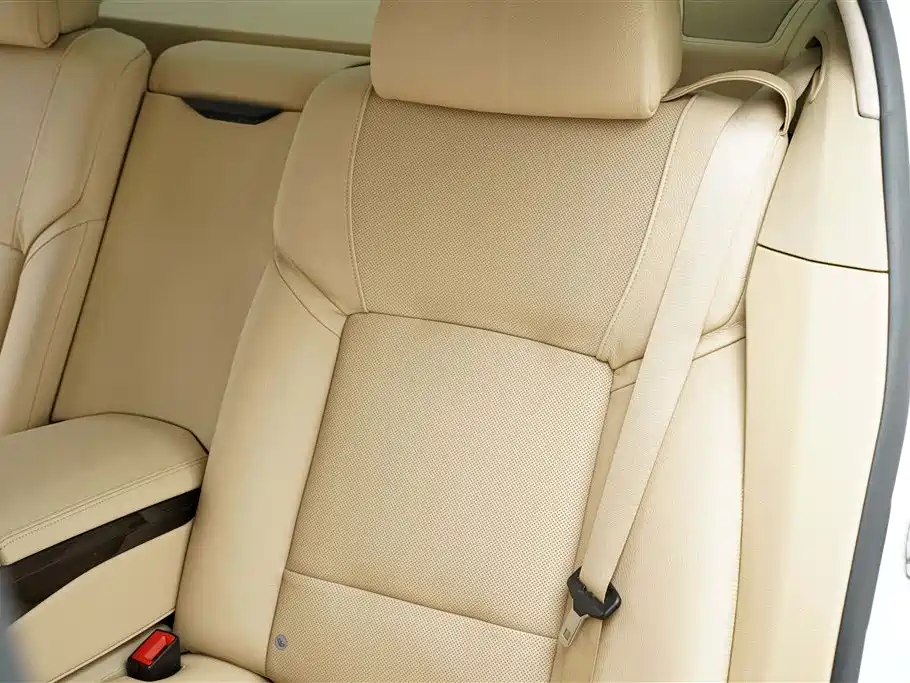 BMW 7 Series — миниатюра 13