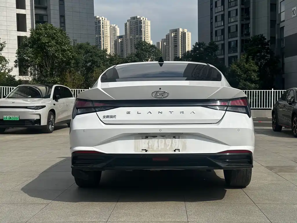 Hyundai Elantra — миниатюра 11