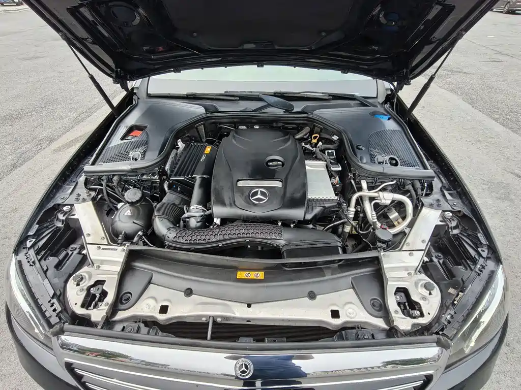 Mercedes-Benz E-Class — миниатюра 12