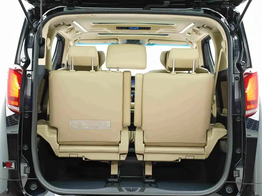 Toyota Alphard — миниатюра 37