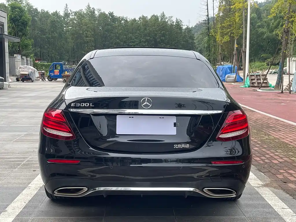 Mercedes-Benz E-Class — миниатюра 5