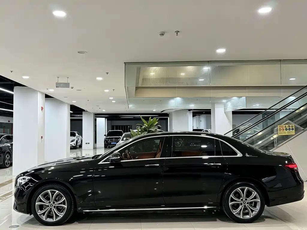 Mercedes-Benz E-Class — миниатюра 3