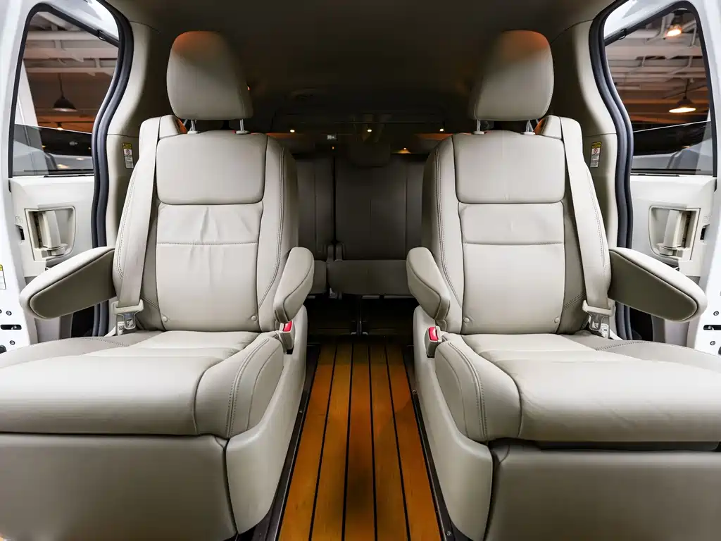 Toyota Sienna — миниатюра 6