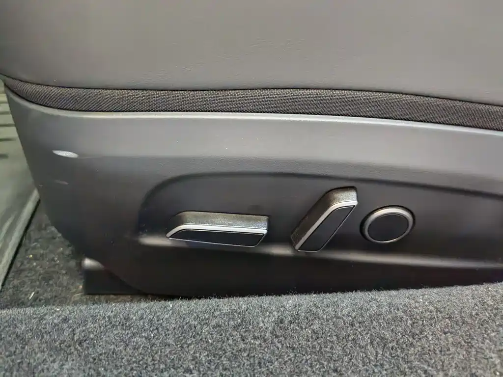 Tesla Model 3 — миниатюра 13