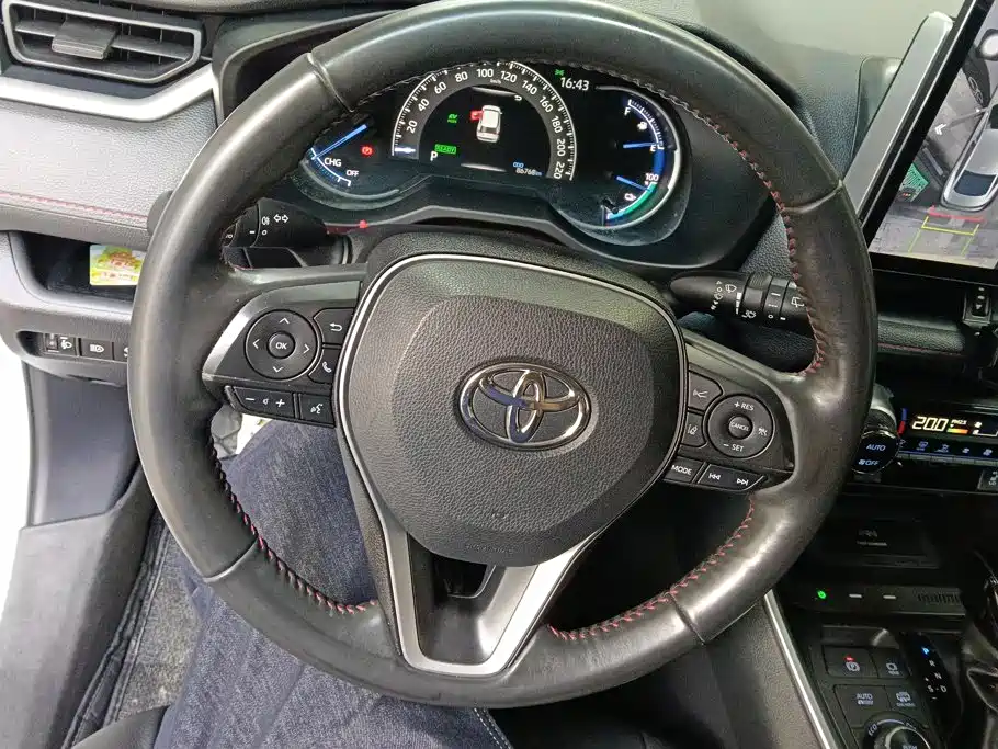 Toyota RAV4 Prime — миниатюра 15