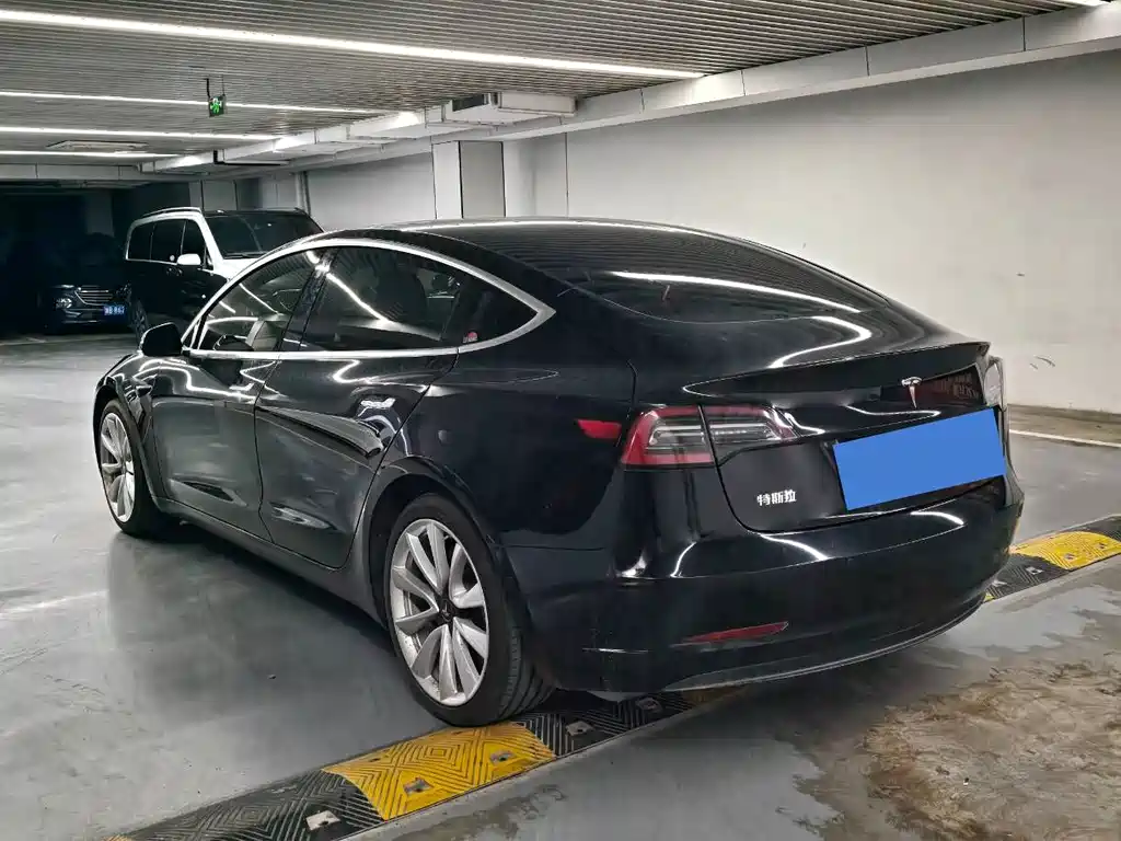 Tesla Model 3 — миниатюра 16