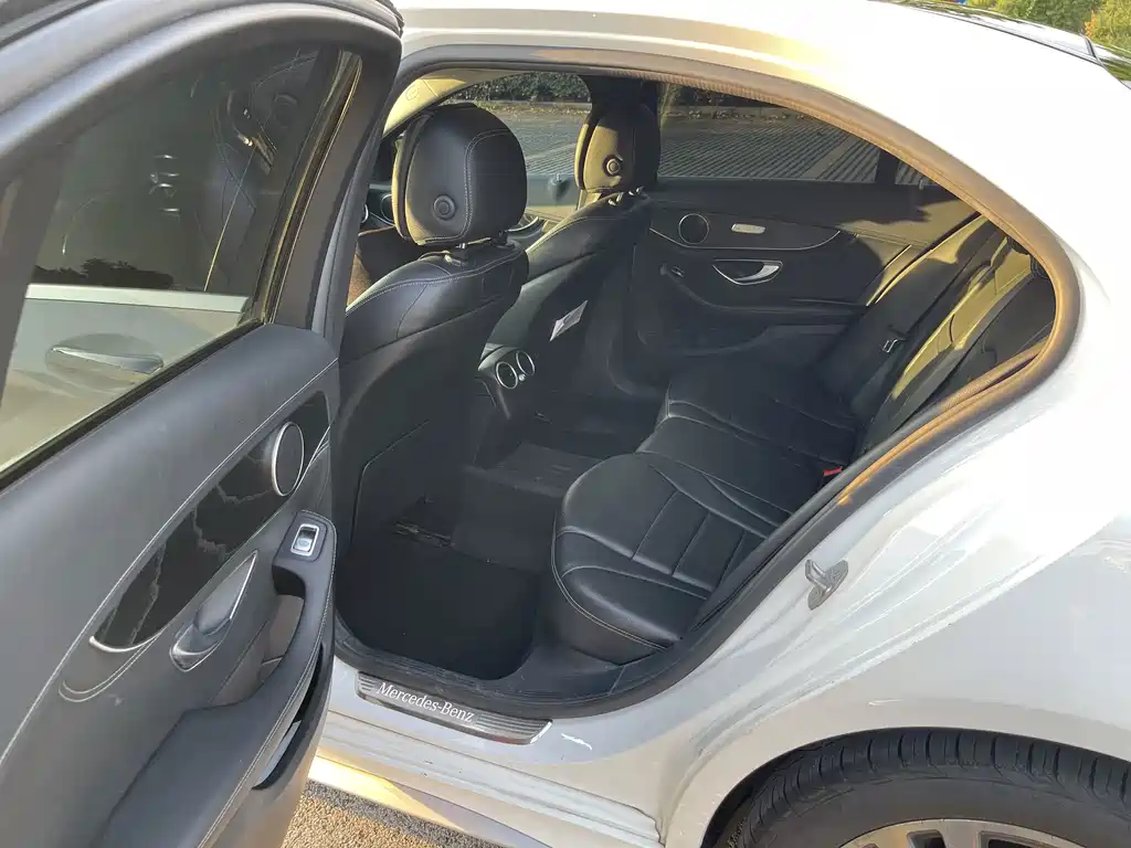 Mercedes-Benz C-Class — миниатюра 11