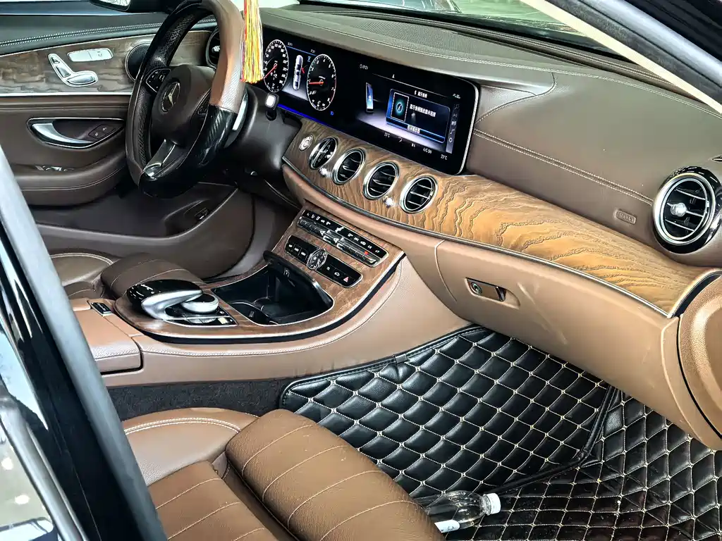 Mercedes-Benz E-Class — миниатюра 9