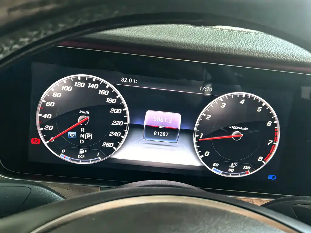 Mercedes-Benz E-Class — миниатюра 8
